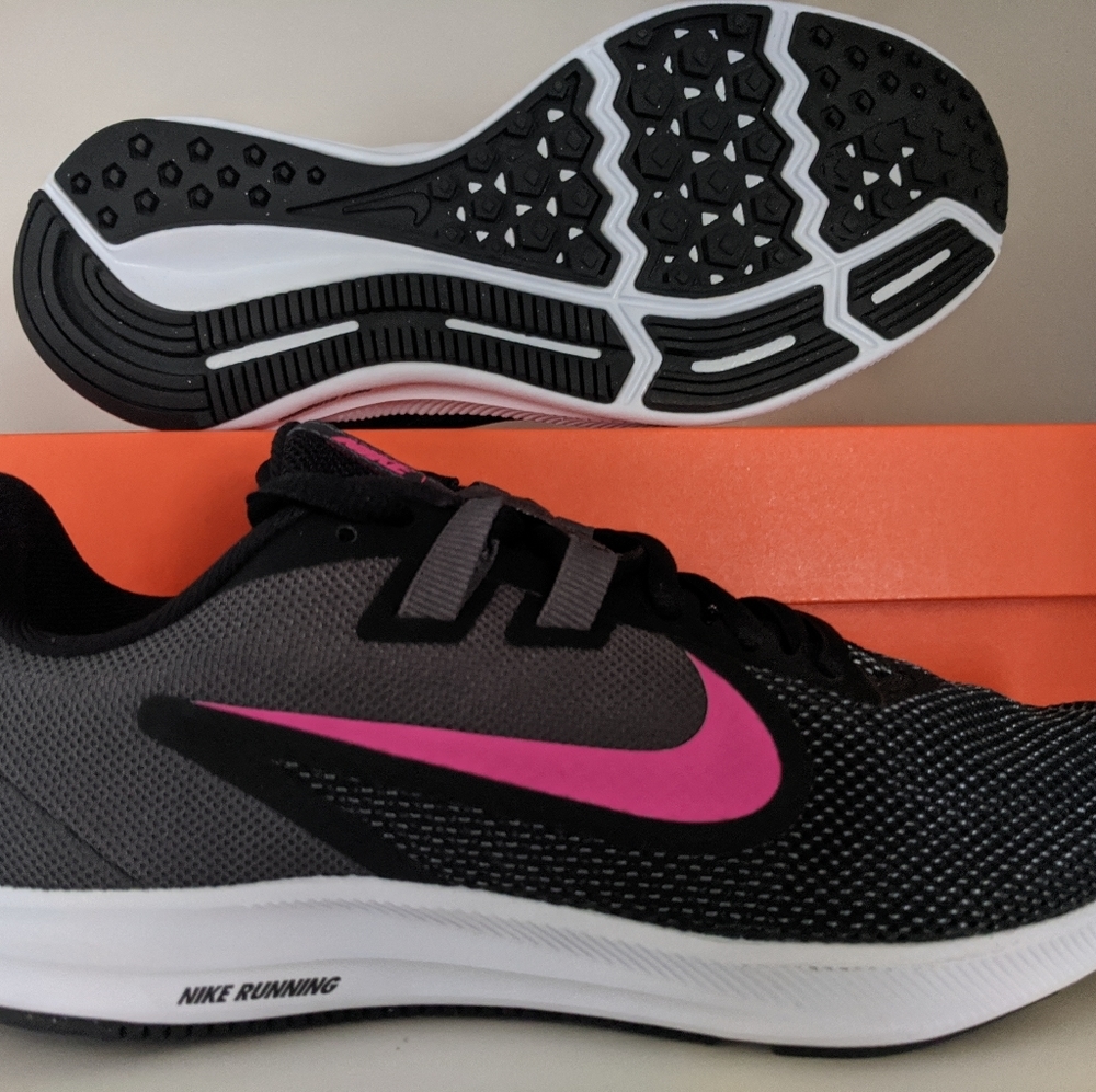 NIKE RUNNING WALKING BICYCLE SHOE